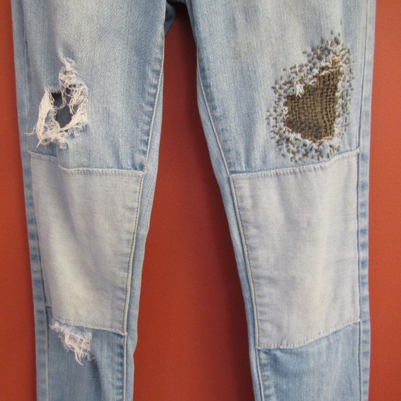Levi's Girl's Custome Hand Embroidered Jeans 14 - Picture 3 of 16
